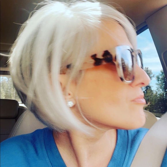 Meet your Posher, Jennifer - Picture 2 of 2